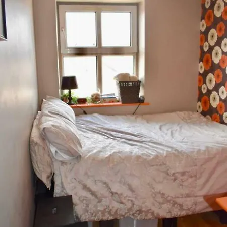Charming 1 Bedroom Heart Of Apartment